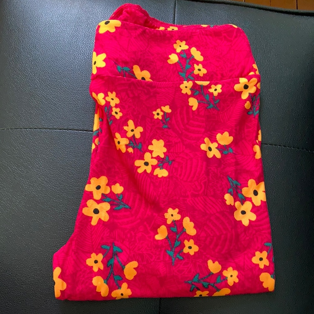 *Tall and curvy floral LuLaRoe Leggings